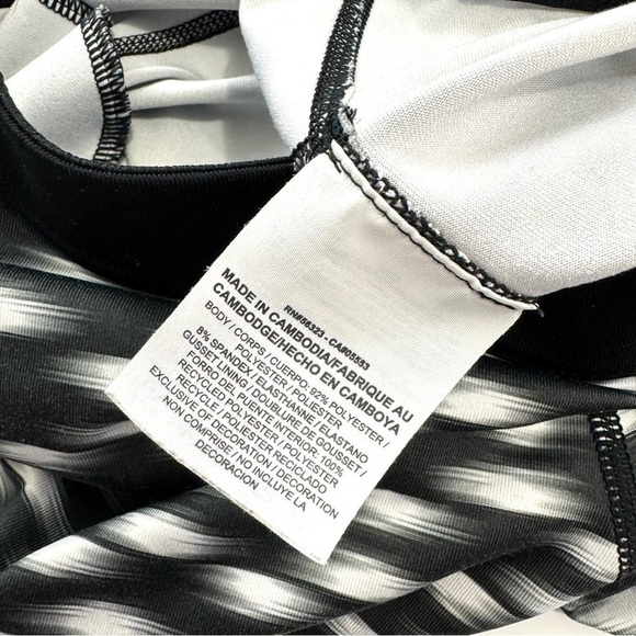 Nike Dri Fit Women's M Printed Relay Cropped Leggings Activewear Y2K Black/White - Picture 8 of 12